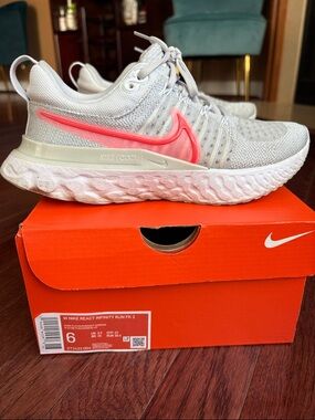 Nike React Infinity Run 2 Flyknit Women's Running Shoes